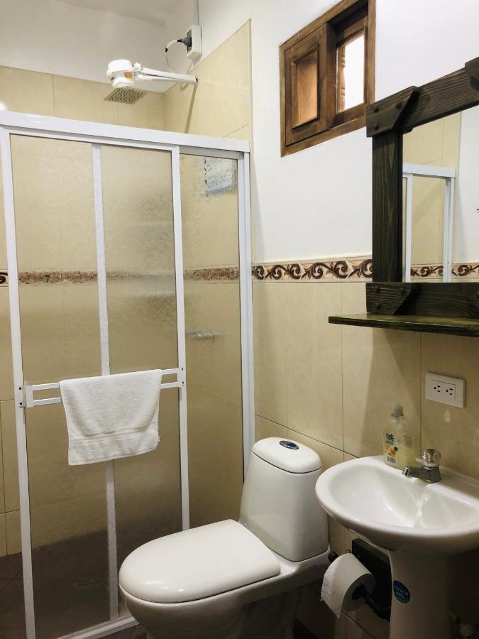 Lake View Hostel Гуатапе Экстерьер фото